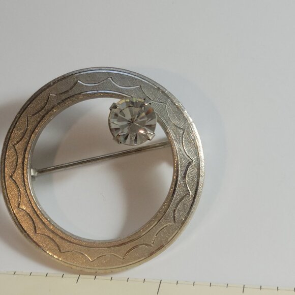 Circle of Life Symbol of Love to be Alive Vintage Brooch with Prong Set Cz - Picture 4 of 5